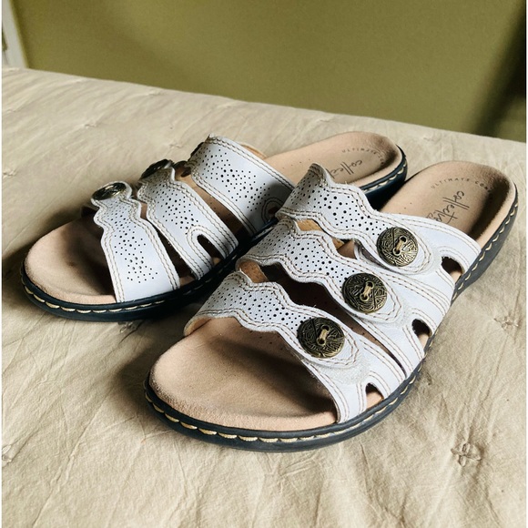 Clarks Comfy Leisa Sandals - Picture 1 of 3